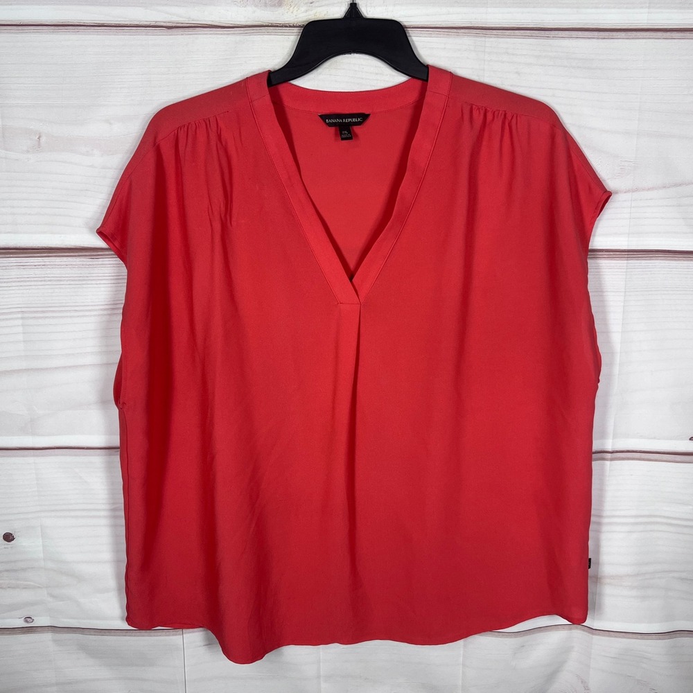 Banana Republic Blouse Women XXL Red V-Neck Cap Sleeve Pleated Front Top Offce